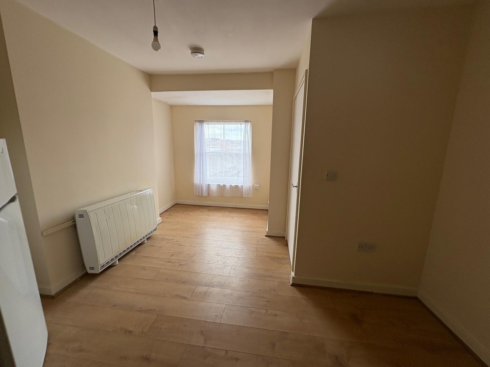 Flat ,, High Street, MK40