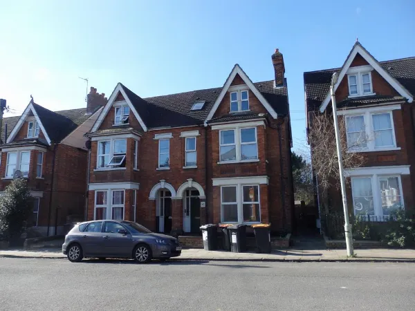 Goldington Avenue, Bedford, MK40