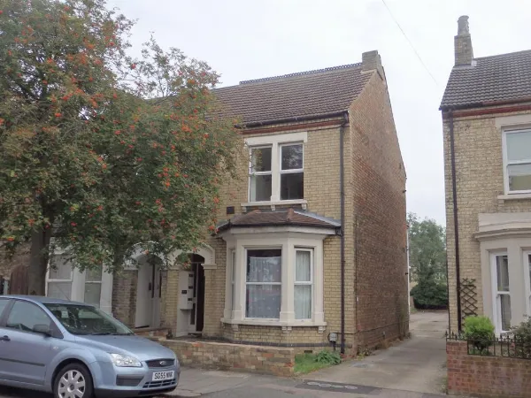 Flat, Goldington Avenue, MK40