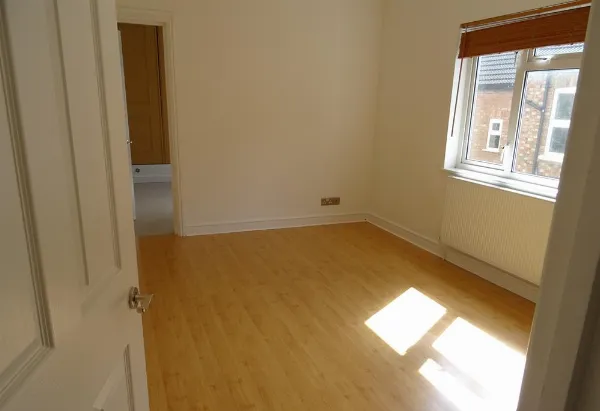 Flat, Goldington Avenue, MK40