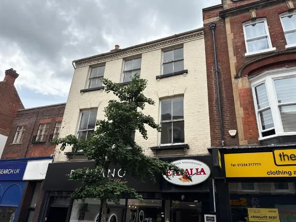 Flat ,, High Street, MK40, photo 1 of 8