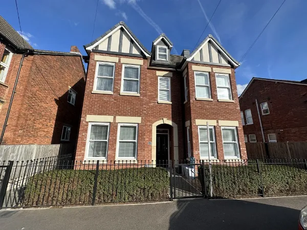 Flat, Goldington Avenue, Bedford, MK40