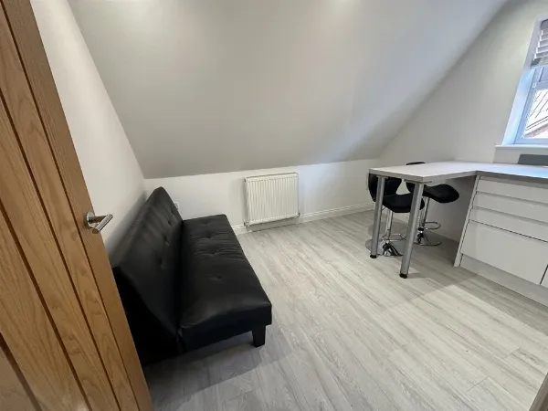 Flat, Goldington Avenue, Bedford, MK40